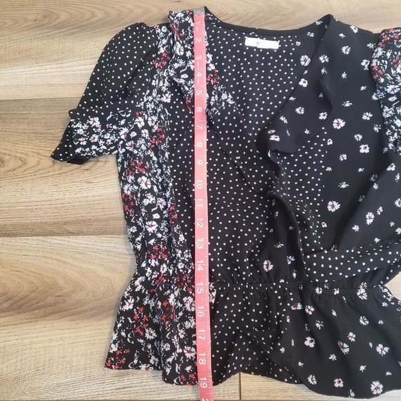Mine Flowy Cropped Blouse Size Small - Picture 8 of 8